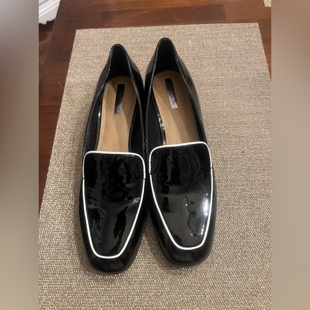 Tahari‎ patent leather Townie loafers